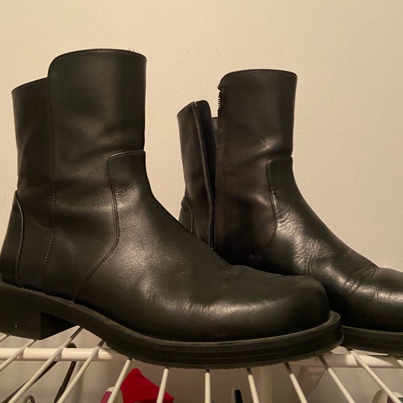Stuart Weitzman Leather Ankle Boots,
Only worn a few times - Picture 3 of 5